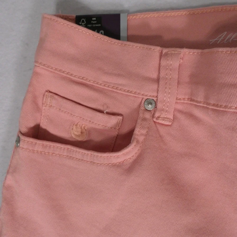 Gloria Vanderbilt Women Shorts 8 Coral Amanda Denim Slimming Preppy Feminine NEW